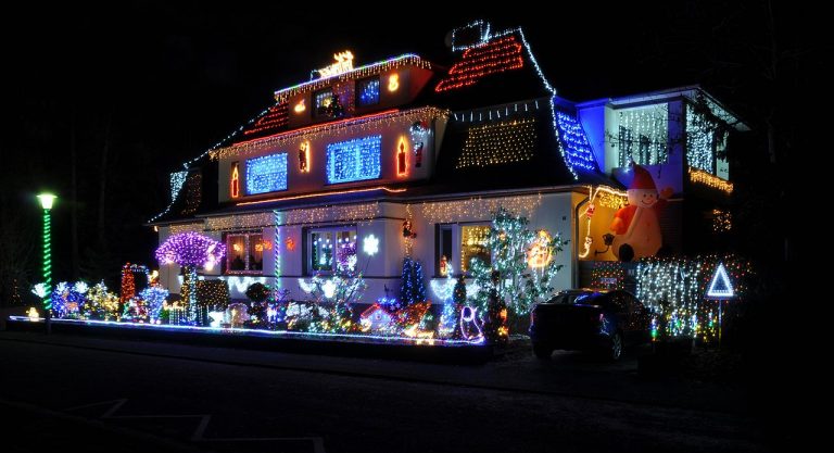 Avoiding Roof Damage When Doing Your Christmas Decorations